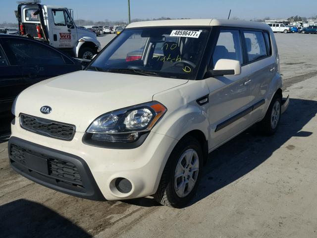 KNDJT2A52D7495736 - 2013 KIA SOUL WHITE photo 2