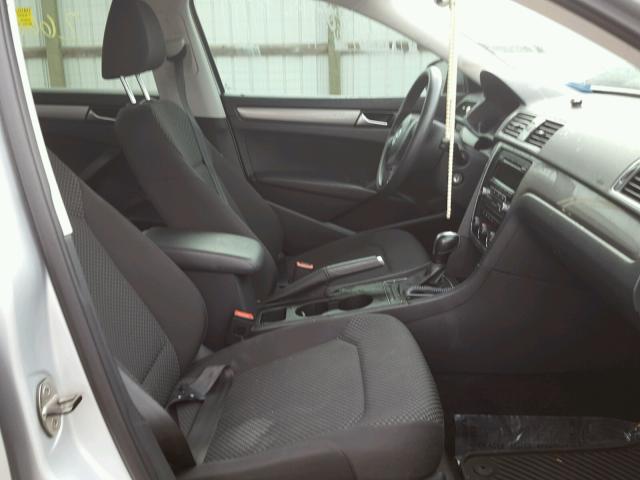 1VWAS7A36EC082142 - 2014 VOLKSWAGEN PASSAT S فضي صورة 5