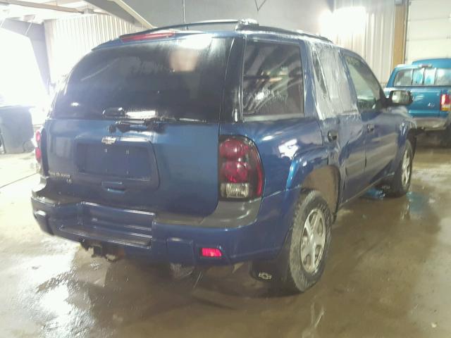 1GNDT13S552331817 - 2005 CHEVROLET TRAILBLAZE BLUE photo 4