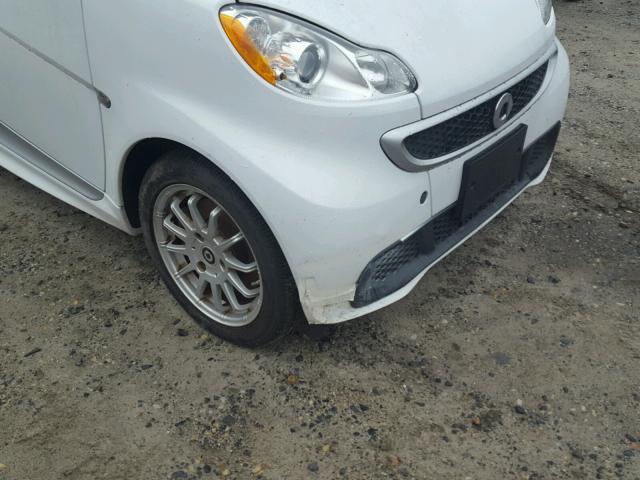 WMEEJ9AA8DK696973 - 2013 SMART FORTWO ELE 白色 照片 9
