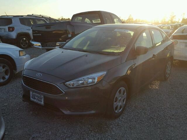 1FADP3E29HL318627 - 2017 FORD FOCUS S GRAY photo 2