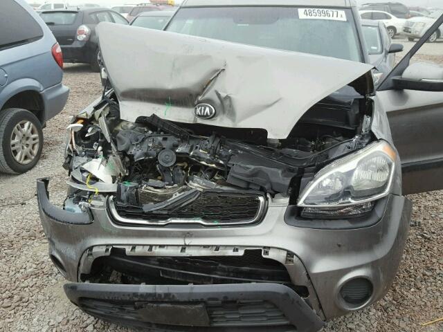 KNDJT2A61D7608469 - 2013 KIA SOUL + GRAY photo 7