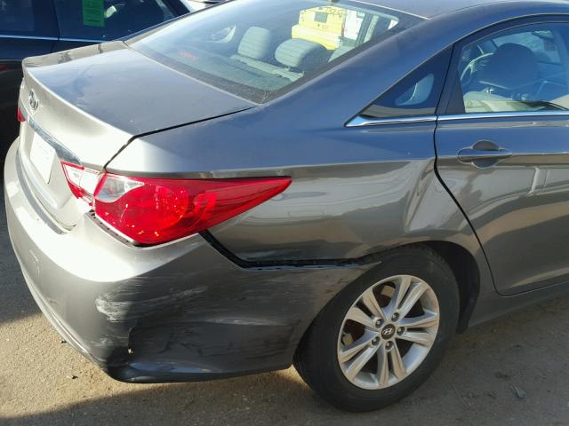 5NPEB4AC7DH555570 - 2013 HYUNDAI SONATA GLS SILVER photo 9