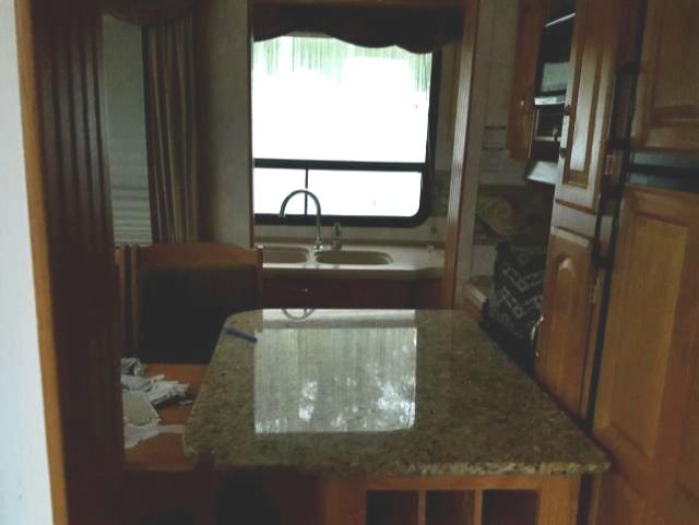 4YDF365254D510306 - 2004 KEYSTONE MONTANA WHITE photo 6