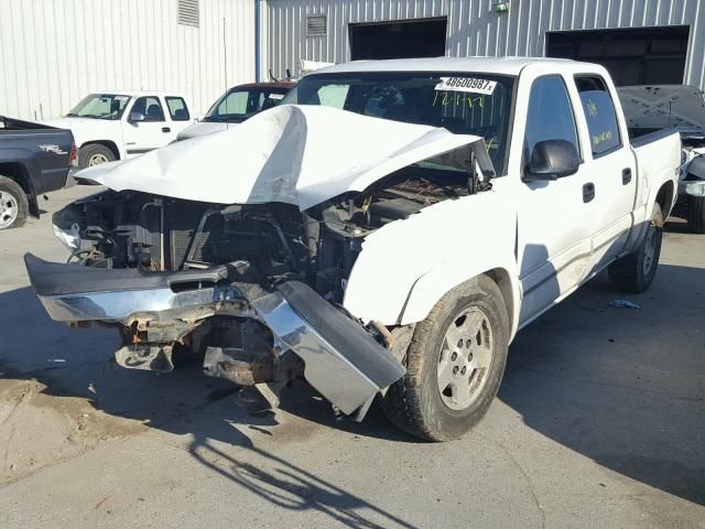 2GCEK13T351226864 - 2005 CHEVROLET SILVERADO WHITE photo 2