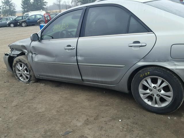 4T1BF30K35U603563 - 2005 TOYOTA CAMRY LE ნაცრისფერი ფოტო 9