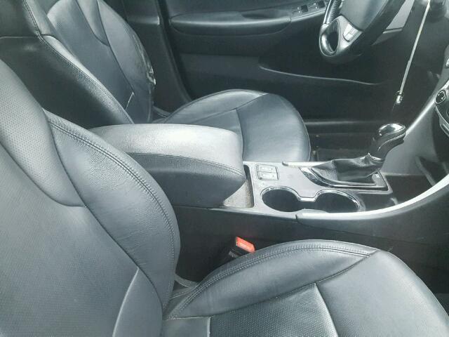 5NPEC4AC2BH004005 - 2011 HYUNDAI SONATA SE შავი ფოტო 5