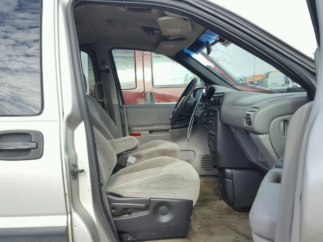 1GNDX03E84D122308 - 2004 CHEVROLET VENTURE SILVER photo 5