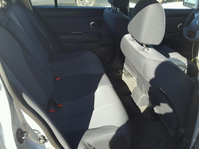 3N1BC13E29L408032 - 2009 NISSAN VERSA S Күміс фото 6