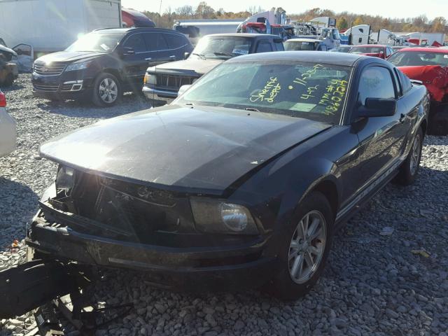 1ZVHT80N385190179 - 2008 FORD MUSTANG BLACK photo 2