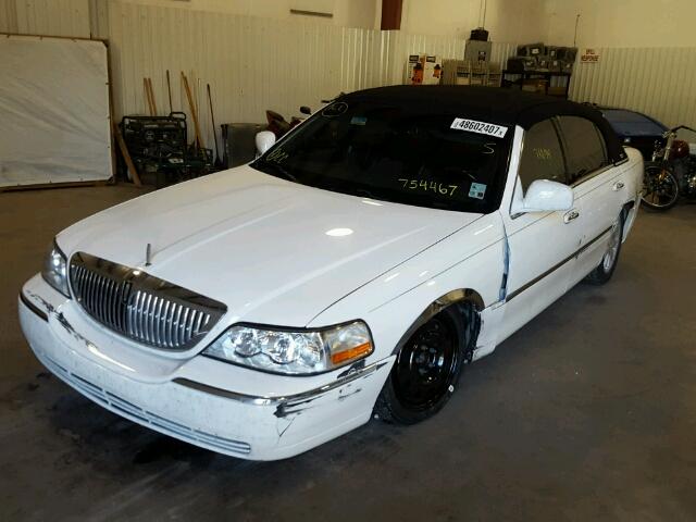 2LNBL8CV5BX754467 - 2011 LINCOLN TOWN CAR S WHITE photo 2