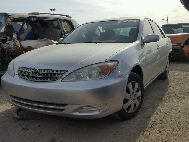 4T1BE32K82U617485 - 2002 TOYOTA CAMRY LE ვერცხლისფერი ფოტო 2