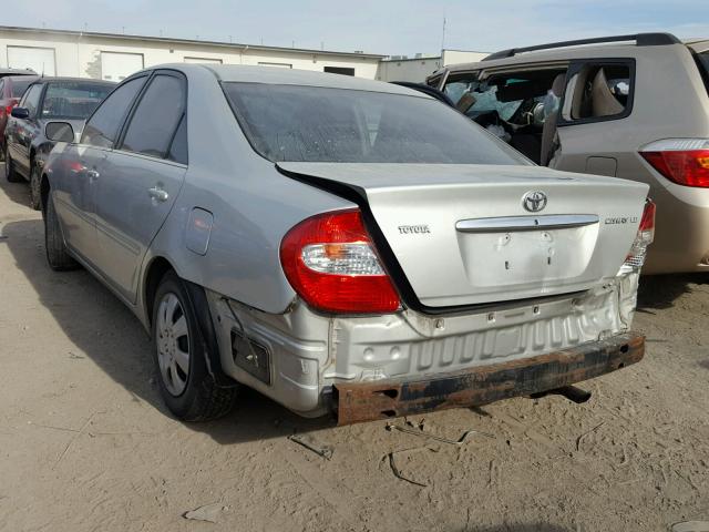 4T1BE32K82U617485 - 2002 TOYOTA CAMRY LE SILVER photo 3
