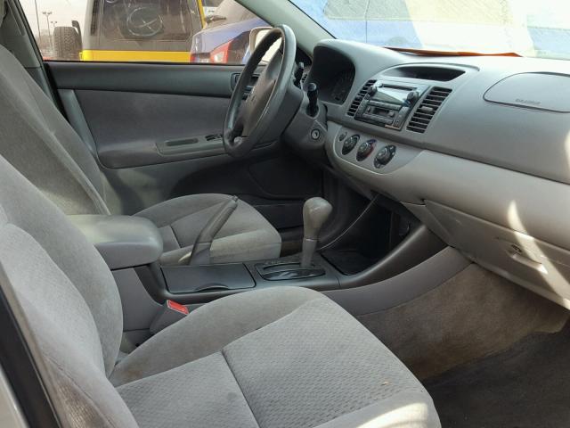 4T1BE32K82U617485 - 2002 TOYOTA CAMRY LE ვერცხლისფერი ფოტო 5