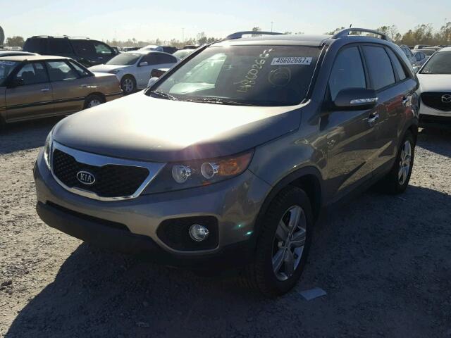 5XYKU4A28DG411232 - 2013 KIA SORENTO EX GRAY photo 2