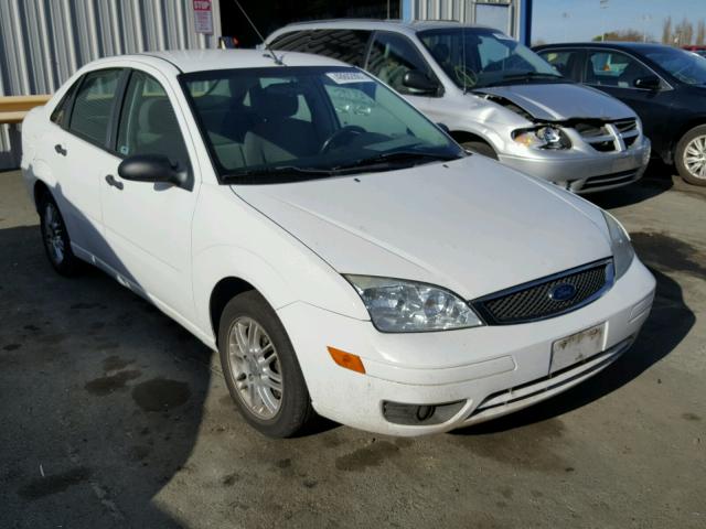 1FAHP34N46W257650 - 2006 FORD FOCUS ZX4 WHITE photo 1