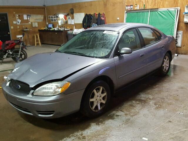 1FAFP56U77A118439 - 2007 FORD TAURUS SEL GRAY photo 2