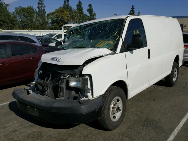 1GTW7FBA0C1126145 - 2012 GMC SAVANA G25 WHITE photo 2