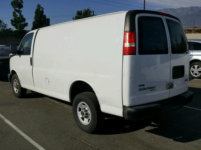 1GTW7FBA0C1126145 - 2012 GMC SAVANA G25 WHITE photo 3