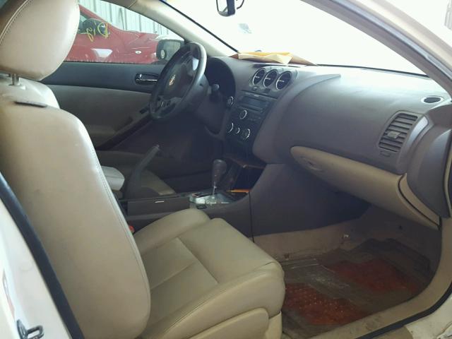 1N4BL24E18C117961 - 2008 NISSAN ALTIMA 3.5 WHITE photo 5