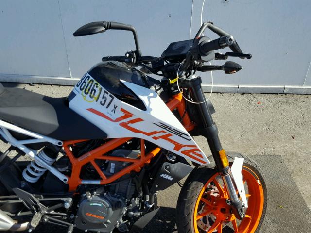 MD2JPJ409HC232374 - 2017 KTM 390 DUKE WHITE photo 5