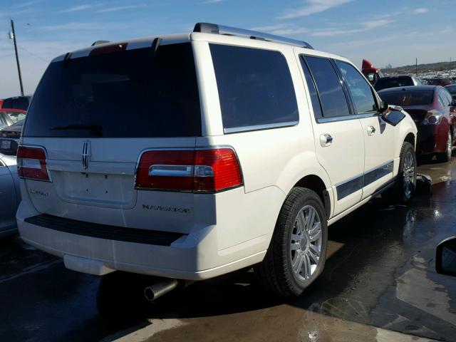 5LMFU27528LJ02396 - 2008 LINCOLN NAVIGATOR WHITE photo 4