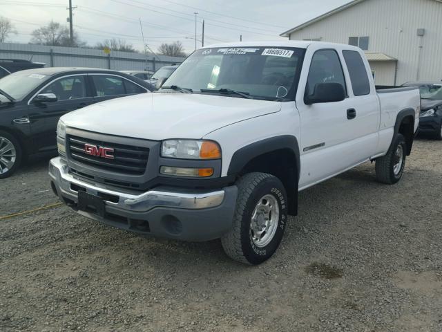 1GTHK29U16E245819 - 2006 GMC SIERRA K25 WHITE photo 2