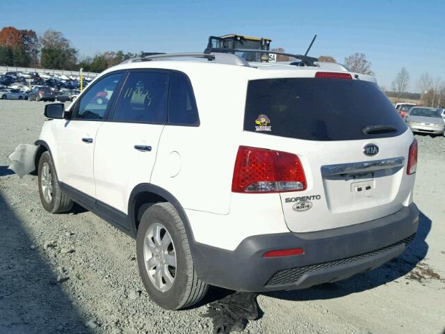 5XYKT4A13BG175385 - 2011 KIA SORENTO BA WHITE photo 3