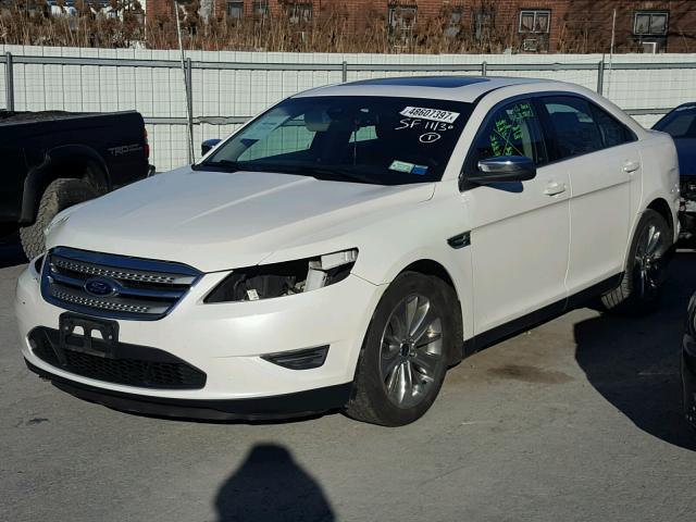 1FAHP2JW8AG121483 - 2010 FORD TAURUS LIM WHITE photo 2