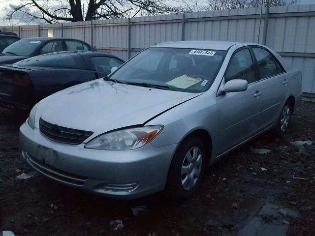 4T1BE32K82U533473 - 2002 TOYOTA CAMRY LE SILVER photo 2