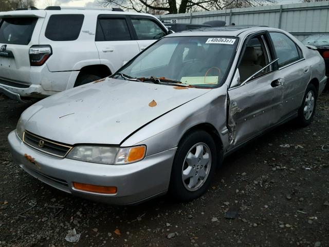 1HGCE6671VA013929 - 1997 HONDA ACCORD EX SILVER photo 2