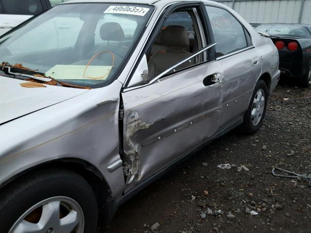 1HGCE6671VA013929 - 1997 HONDA ACCORD EX SILVER photo 9