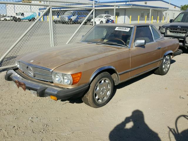 WDBBA45A7DB027204 - 1983 MERCEDES-BENZ 380 SL GOLD photo 2