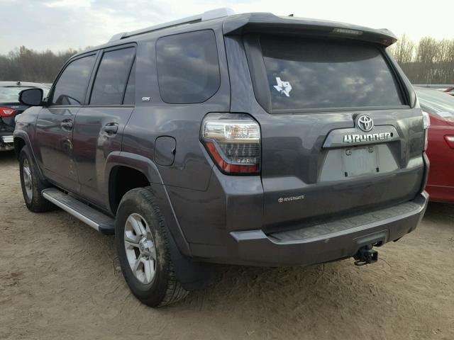 JTEBU5JR8F5263156 - 2015 TOYOTA 4RUNNER SR GRAY photo 3