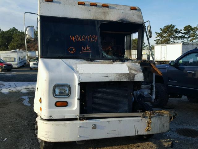 4UZA4FF41WC990861 - 1998 FREIGHTLINER CHASSIS M WHITE photo 9