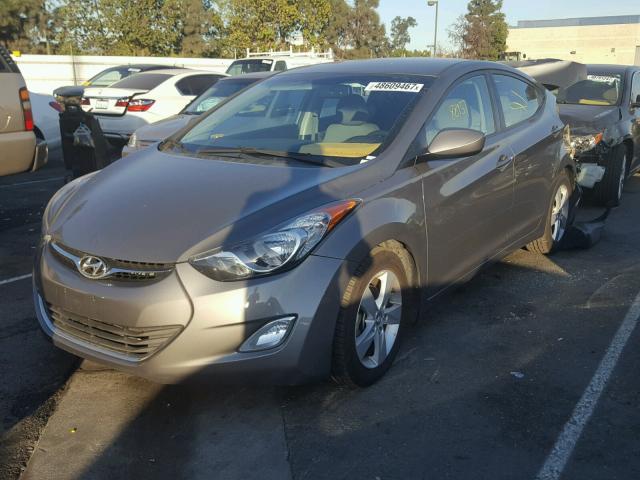 5NPDH4AE4DH386149 - 2013 HYUNDAI ELANTRA GL GRAY photo 2