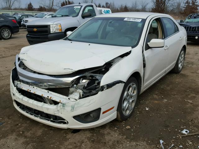 3FAHP0HA9AR272436 - 2010 FORD FUSION SE WHITE photo 2