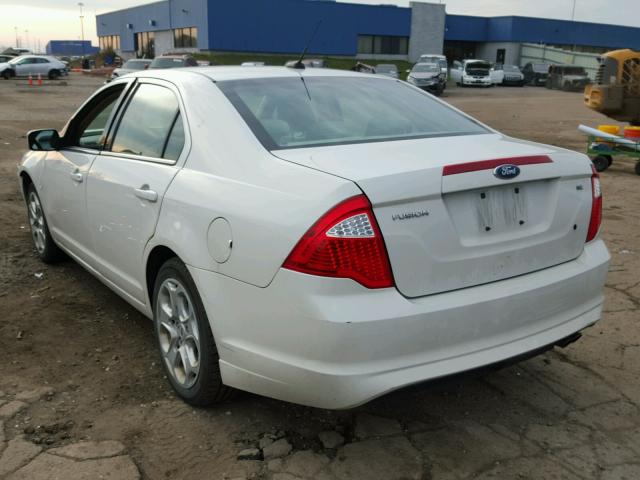 3FAHP0HA9AR272436 - 2010 FORD FUSION SE WHITE photo 3