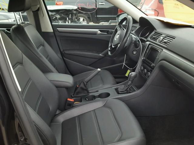 1VWDT7A33HC067113 - 2017 VOLKSWAGEN PASSAT R-L BLACK photo 5