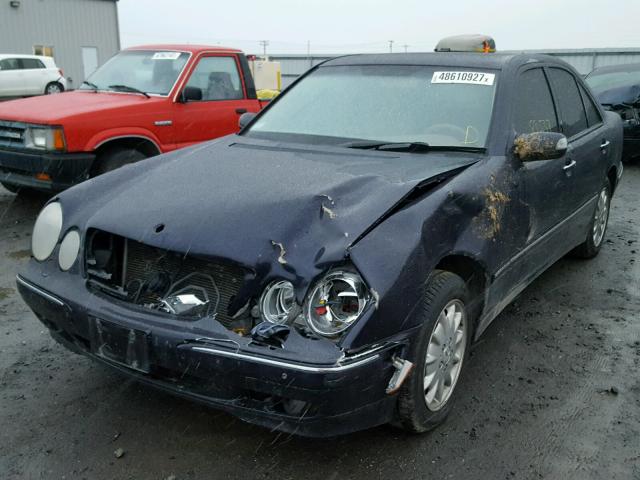 WDBJF82J42X063523 - 2002 MERCEDES-BENZ E 320 4MAT BLUE photo 2