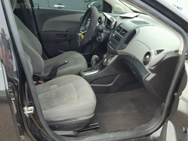 1G1JA5SH7D4191456 - 2013 CHEVROLET SONIC LS შავი ფოტო 5
