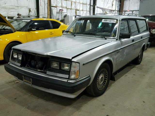 YV1AX8859F1632636 - 1985 VOLVO 245 DL SILVER photo 2