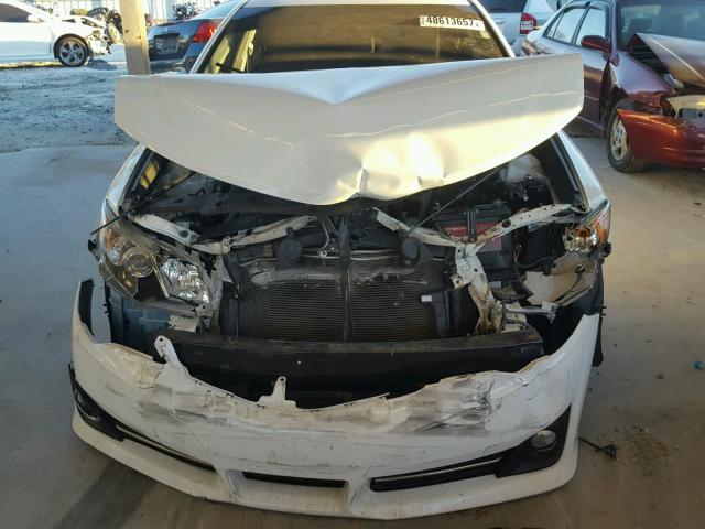 4T1BK1FK8DU529286 - 2013 TOYOTA CAMRY SE WHITE photo 7