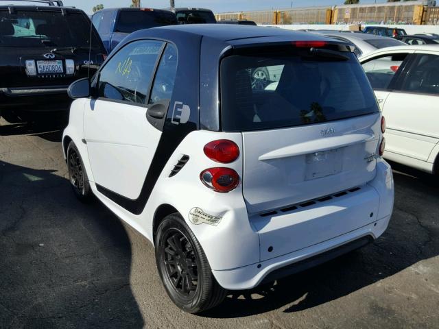WMEEJ9AA1EK746663 - 2014 SMART FORTWO ELE 白色 照片 3