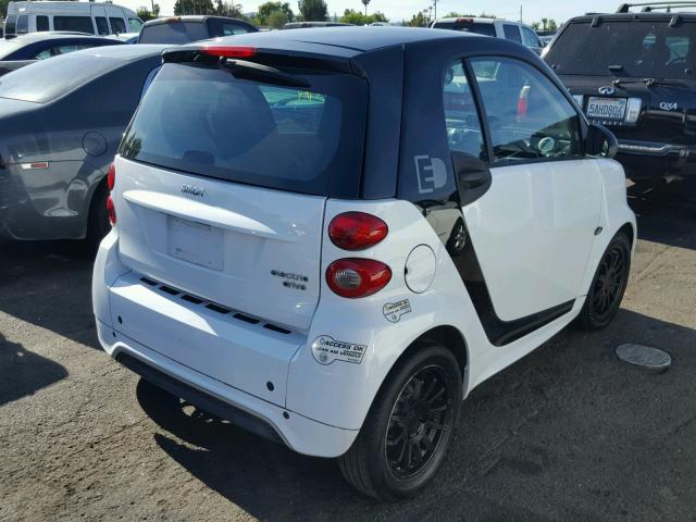 WMEEJ9AA1EK746663 - 2014 SMART FORTWO ELE 白色 照片 4