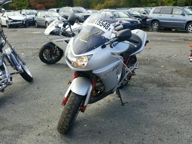 JKAEXEA106A010630 - 2006 KAWASAKI EX650 A6F SILVER photo 2