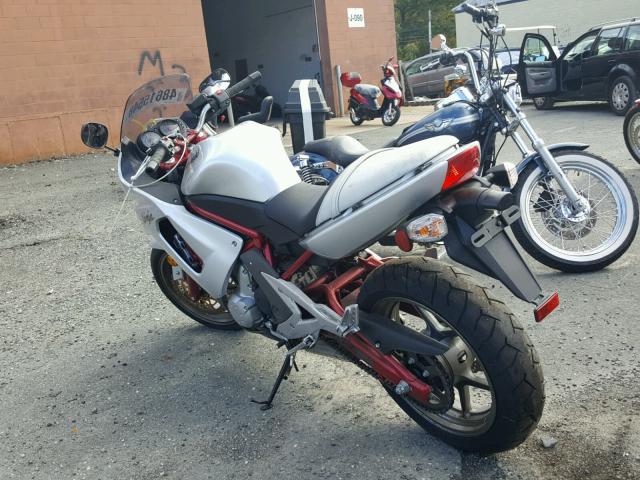 JKAEXEA106A010630 - 2006 KAWASAKI EX650 A6F SILVER photo 3