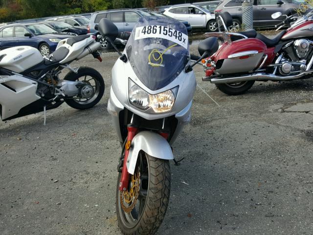 JKAEXEA106A010630 - 2006 KAWASAKI EX650 A6F SILVER photo 9