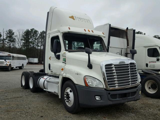 1FUJGEDV3DSBV1083 - 2013 FREIGHTLINER CASCADIA 1 WHITE photo 1