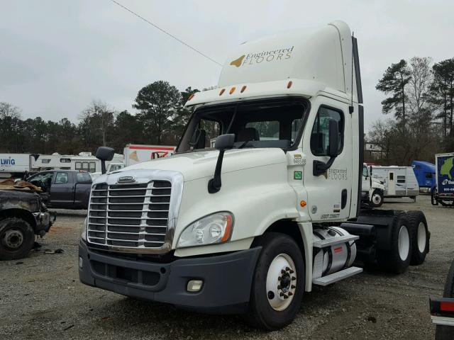 1FUJGEDV3DSBV1083 - 2013 FREIGHTLINER CASCADIA 1 WHITE photo 2